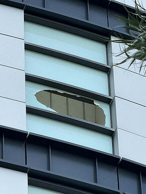 復業才1個月  台中新光三越玻璃破裂！網批：好了傷疤 忘了疼？