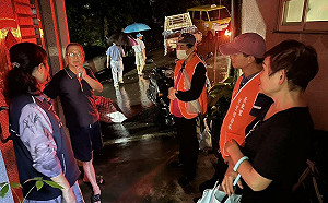 雨炸大台北! 文山區景華街後山「整片滑下來」土石衝民宅撤離43人