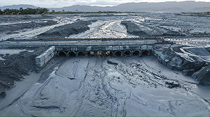 (影)馬太鞍溪便道清理中 將另行對外公告通行時間請民眾先改道