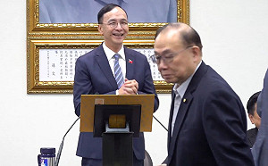 近年唯一屆滿的國民黨主席  朱立倫宣布率211人總辭