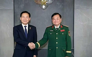 「難怪老將軍把持不住」! 越副防長訪韓爆伸鹹豬手 網瘋傳「超美女主角」照