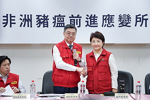 與卓榮泰視察豬瘟防疫進度  盧秀燕：10月底前學校午餐禁用溫體豬