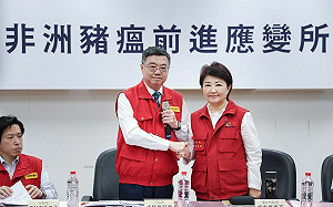 與卓榮泰視察豬瘟防疫進度  盧秀燕:10月底前學校午餐禁用溫體豬