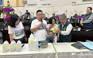 藍軍質詢敲碎光電板入烏山頭水  環局長簽名封條3月後看水能喝？