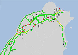 光復節連假首日國道湧現南下車潮 多路段車速低於40公里 
