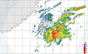 連假首日清晨發「豪雨特報」 氣象署籲防積水與土石流