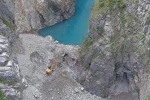 燕子口堰塞湖今早9時引流作業 林業保育署呼籲民眾勿入溪河道