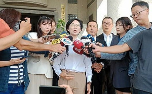 助理費案首開庭   林岱樺嘆換季沒保暖衣物   盼法院讓她回家住