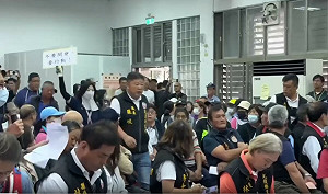 不滿被踹桌子!傅崐萁今赴花檢申告  張峻霸氣回嗆:為了災民被告值得