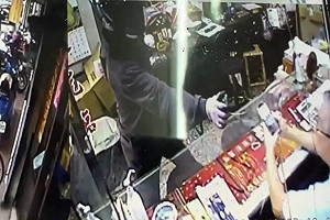 男噴銀樓老闆辣椒水搶走13兩金飾 台南警逮1嫌