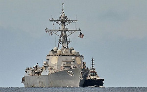 (影) 美軍艦「堵港軍演」 ! 2架槍騎兵模擬射彈攻擊 委國怒揭「CIA假旗陰謀」