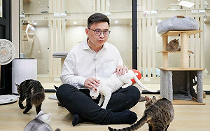 赴貓咖拋「毛孩四寶」政見   「毛爸」 賴瑞隆:讓高雄成寵物友善之都