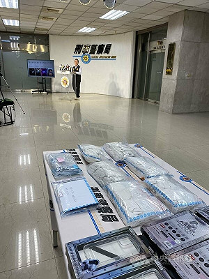 手機包裹涉藏毒走私闖關 台馬聯手查獲黑幫成員