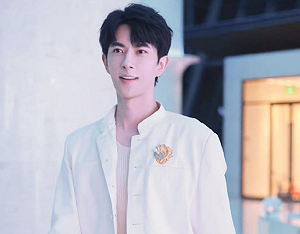 于朦朧經紀人杜強爆「來台避風頭」打算整容！疑入住士林區酒店