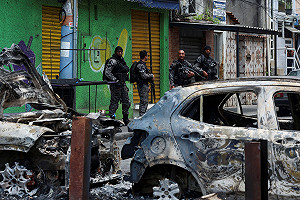 巴西掃毒至少68死! 逾2500警襲「紅色司令部」逮81人 里約毒販激烈反抗