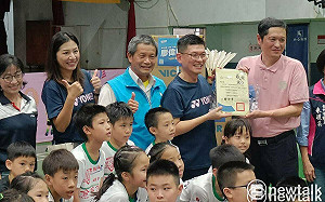 (影)廖偉翔攜手運彩公會捐羽球、何昱奇加碼30萬獎金  侯湘婷:一定要拿下