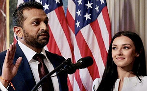 搭6千萬美元FBI專機赴摔角場追26歲女友! FBI局長涉公器私用遭爆料