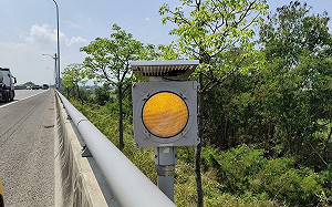 11月起國道霧區「閃光黃燈」擴大使用!主線發生事故也會亮燈