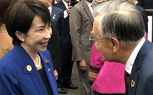 日相會「台灣的總統府資政」APEC場邊高市早苗和林信義相互問候