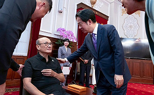 林芳郁失智親臨現場 賴清德暖舉曝光:我質詢過你「要原諒我哦」