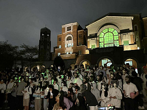 「盧媽媽」擠爆台大！綠光.打鼓仿效掀網熱議　主辦方喊「只是好玩沒政治」