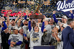 山本由伸封鎖藍鳥逆轉奪冠  道奇成25年來首支連霸球隊