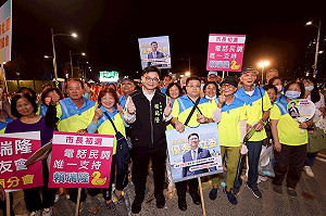 初選倒數續走基層    賴瑞隆誓當「魄力市長」接棒陳其邁
