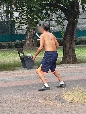 高雄男裸上身打球屢勸不聽！市府出手開罰2千元