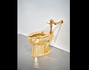 曾把香蕉黏牆上拍出1.93億! 藝術家再推18K金馬桶《美國》價值估超過3億