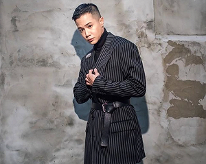 閃兵藝人再＋1？「大嘴巴」薛仕凌自首30萬交保