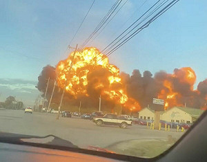 (影)美國肯塔基州UPS貨機剛起飛就墜毀 爆炸引發大火「有人受傷」