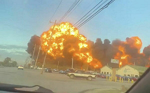 (影)美國肯塔基州UPS貨機剛起飛就墜毀 爆炸引發大火「有人受傷」