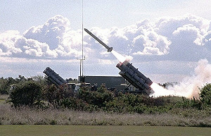 美軍售急速給 ! 達莫 : 100套對台岸置魚叉飛彈「加速交付」 首批5套已抵台