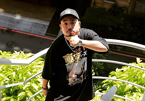 藝人閃兵風波再延燒！阿達赴新北檢自首30萬交保