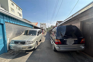 違停堵死狹窄巷弄！8成住戶同意才能畫紅線 網批：失火怎麼辦？