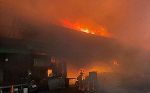 桃園南門市場大火燒毀三分之二區域！攤商百萬貨付之一炬痛哭失聲