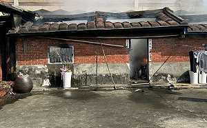 高雄三合院突發火警奪命！91歲老翁逃生不及倒臥火場 