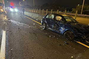 國3台南段金屬物品掉落  17車撞擊受損、4人受傷