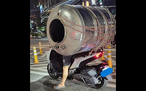 台灣騎士沒極限！機車載水塔引熱議 警將開罰