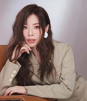 朋友一早致電「抱怨台灣」！台語女歌手英文＋台語怒嗆　網讚：罵得太爽