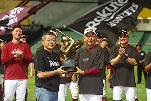 古久保健二卸任落淚對球員說　遺憾無法繼續帶領大家