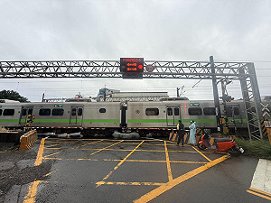 台鐵「埔心至楊梅」平交道事故  15列次上班時段大誤點34分鐘