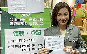 (影)搶頭香登記參選高雄市長！邱議瑩：投給柯志恩就是支持鄭麗文