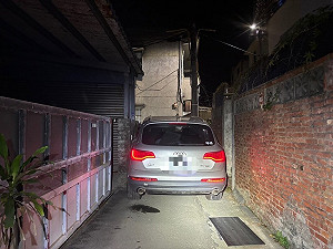 男子持毒駕車卡窄巷跳車逃逸　苗栗警鎖定犯嫌