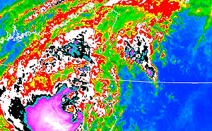 鳳凰颱風將登陸！東北季風加持「全台狂風暴雨」 風雨時程一圖看