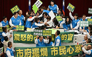 高市議會爆發藍綠衝突   國民黨團：捍衛市民權益、拒絕護航市府