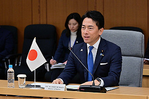 不能落於韓國之後？！小泉進次郎鼓吹日本發展核潛艦