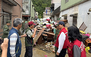 季連成視察蘇澳鳳凰颱風災後復原肯定軍民整合高效  明日前完成清運