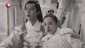 (影)只是人設？楊冪「拍手機」影片流出   網疑：不想給于朦朧站台刻意避嫌？