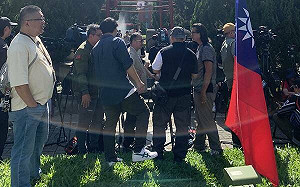 地理系校友出手！颱風「雞排承諾」未兌現  校友霸氣請350杯手搖飲